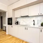 Sunny 2br Flat - Location - Stunning Views