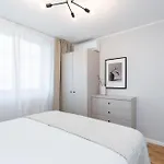 Sunny 2br Flat - Location - Stunning Views