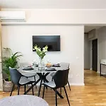 Sunny 2br Flat - Location - Stunning Views *