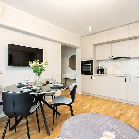 Sunny 2br Flat - Location - Stunning Views *