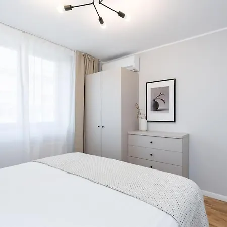 Sunny 2br Flat - Location - Stunning Views