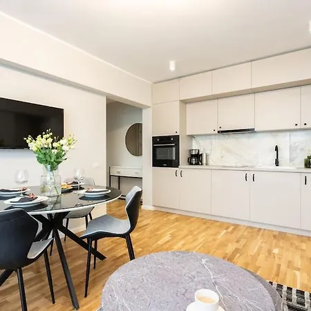 Sunny 2br Flat - Location - Stunning Views Apartment *