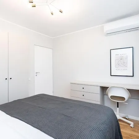 Sunny 2br Flat - Location - Stunning Views Apartment Bukarest