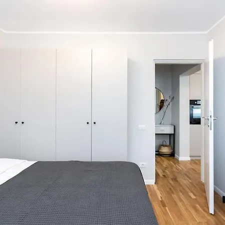 Sunny 2br Flat - Location - Stunning Views Apartment