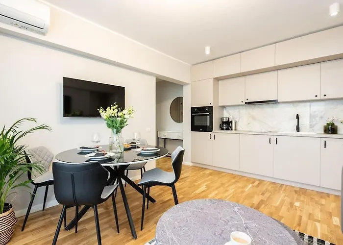 Sunny 2br Flat - Location - Stunning Views *