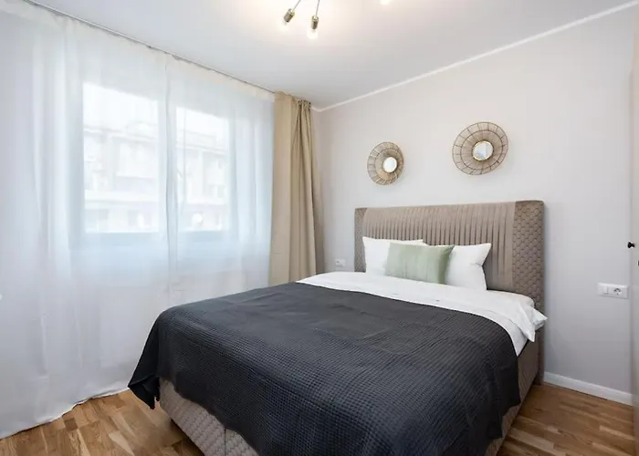 Sunny 2br Flat - Location - Stunning Views Apartment