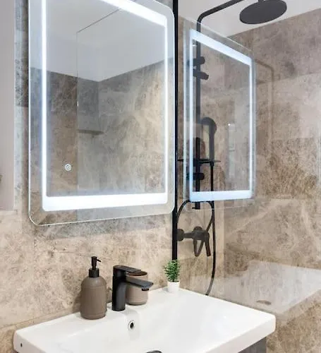 Sunny 2br Flat - Location - Stunning Views *