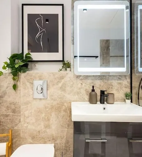 Sunny 2br Flat - Location - Stunning Views *