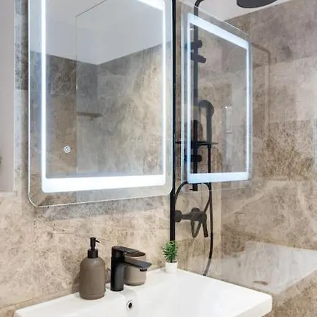 Sunny 2br Flat - Location - Stunning Views *