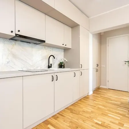 Sunny 2br Flat - Location - Stunning Views *