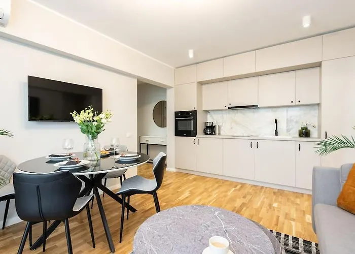 Sunny 2br Flat - Location - Stunning Views Lägenhet *